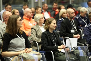 Uczestnicy konferencji na sali w MSWiA.